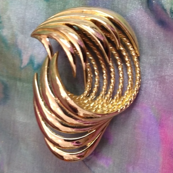 Monet Jewelry - Monet pin